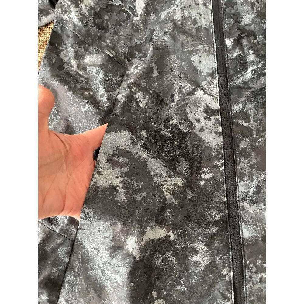 Boys Ligh Jakcet Windbreaker All in Motion grey Camo style SZ L 12/14 - Picture 4 of 5